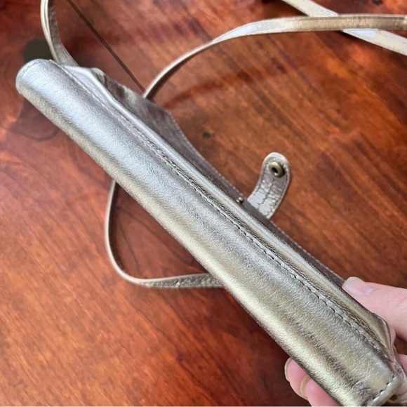 The Sak Iris Large Metallic Smartphone Crossbody Bag - Picture 2 of 4